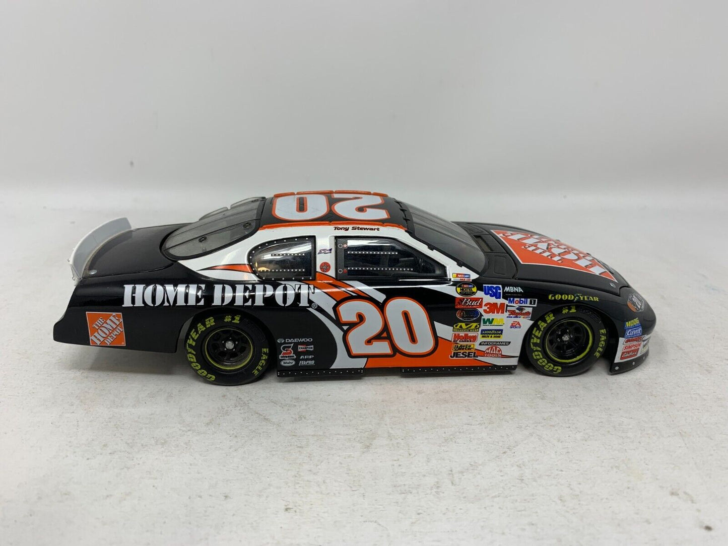 Action Nascar #20 Tony Stewart Home Depot Reverse Paint 1:24 Diecast & Figure