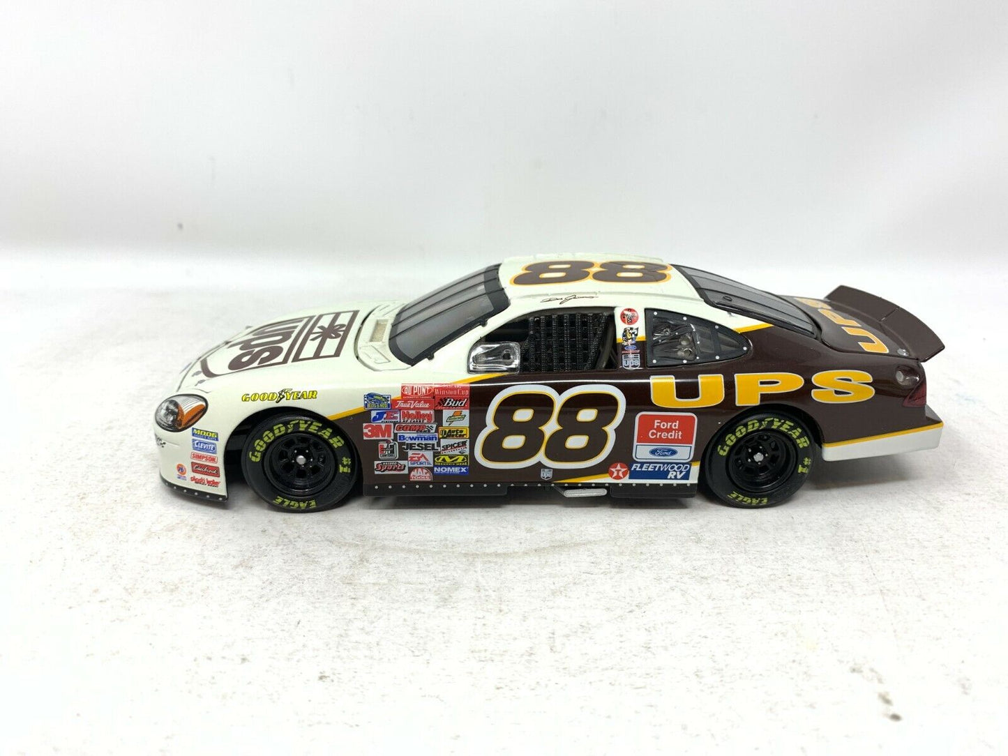 Action Nascar #88 Dale Jarrett UPS Racing 2001 Ford Taurus 1:24 Diecast