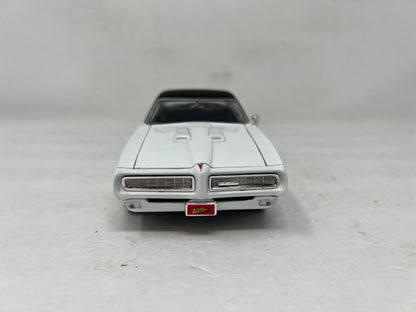 Johnny Lightning 1968 Pontiac GTO 1:24 Diecast