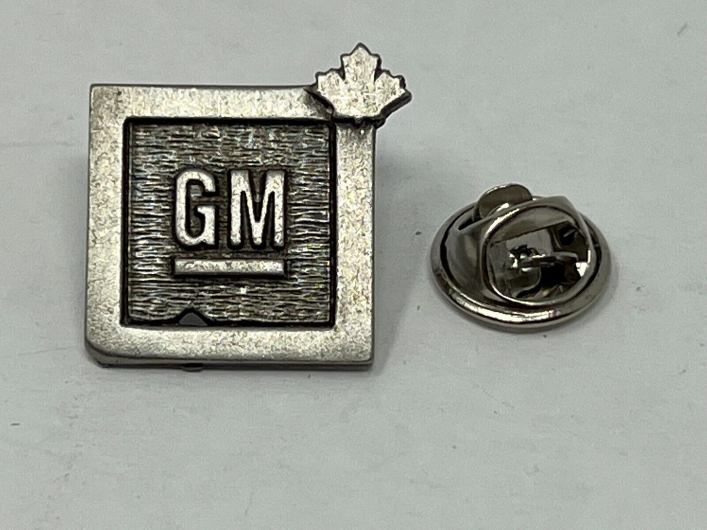 GM General Motors Maple Leaf Automotive Lapel Pin