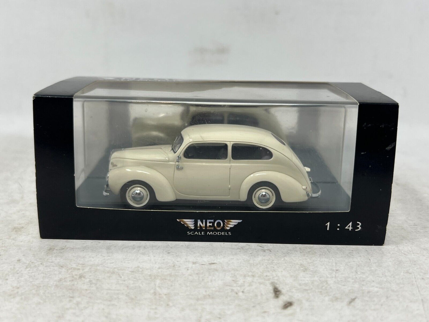 Neo Scale Models Ford Taunus G93A 1:43 Diecast