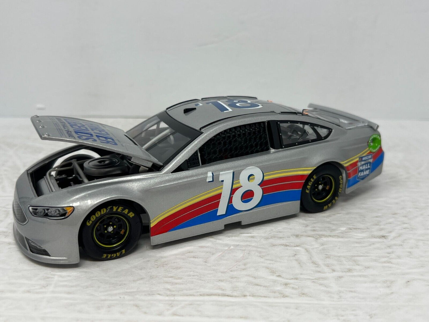 Lionel Racing Nascar #18 Hall of Fame 5 Inductees Ron Hornaday Ford 1:24 Diecast