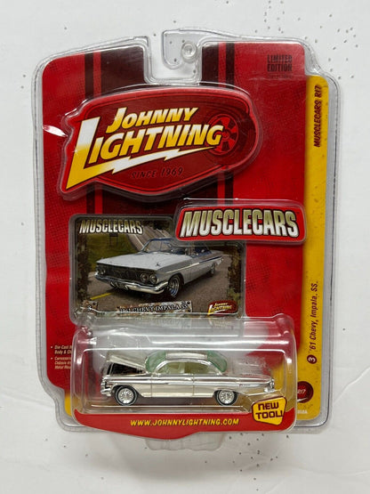 Johnny Lightning Musclecars '61 Chevy Impala SS 1:64 Diecast