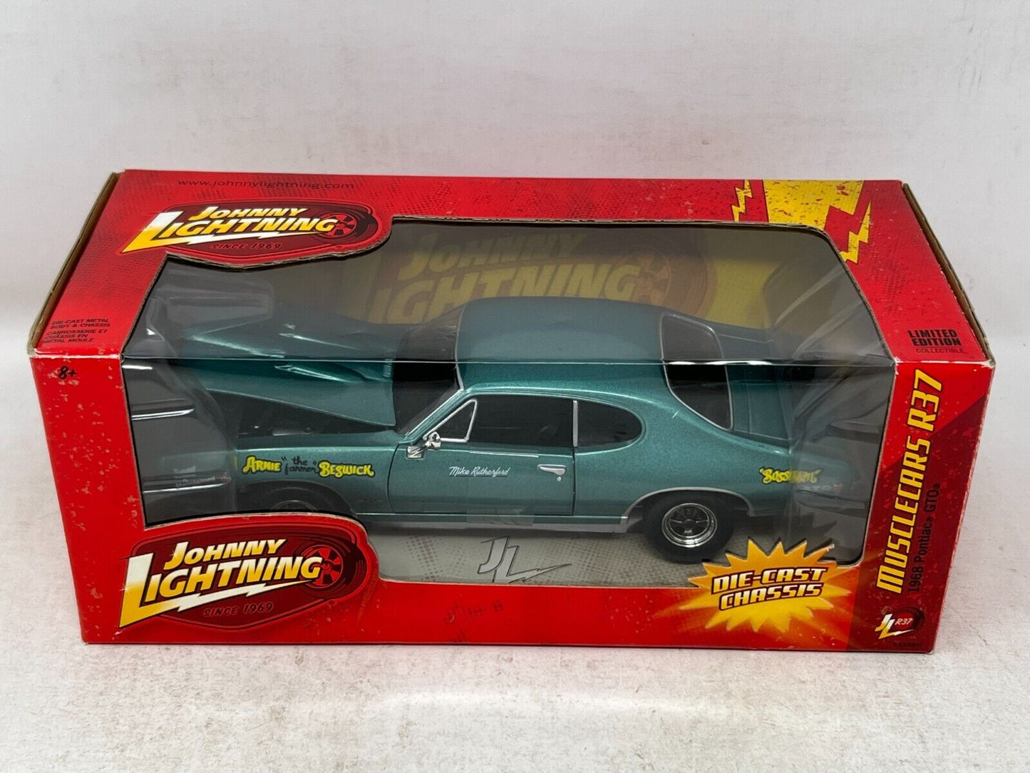 Johnny Lightning 1968 Pontiac GTO 1:24 Diecast