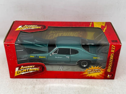 Johnny Lightning 1968 Pontiac GTO 1:24 Diecast