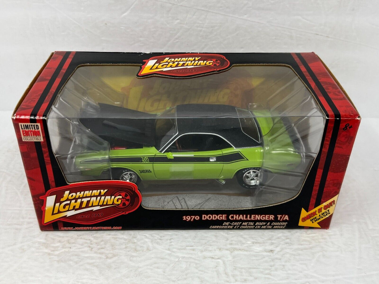 Johnny Lightning 1970 Dodge Challenger T/A 1:24 Diecast