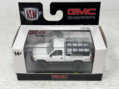 M2 Machines 1998 GMC Sierra 1500 4x4 164 Diecast