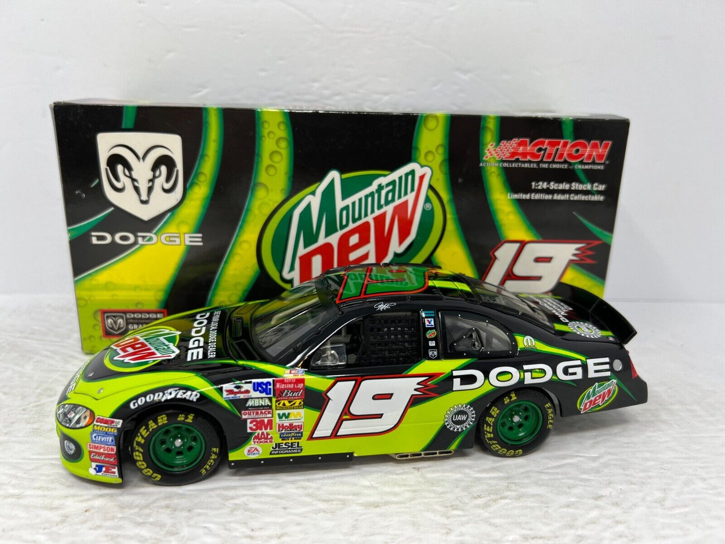 Action Nascar #19 Jeremy Mayfield Dodge Mountain Dew BANK 2003 1:24 Diecast