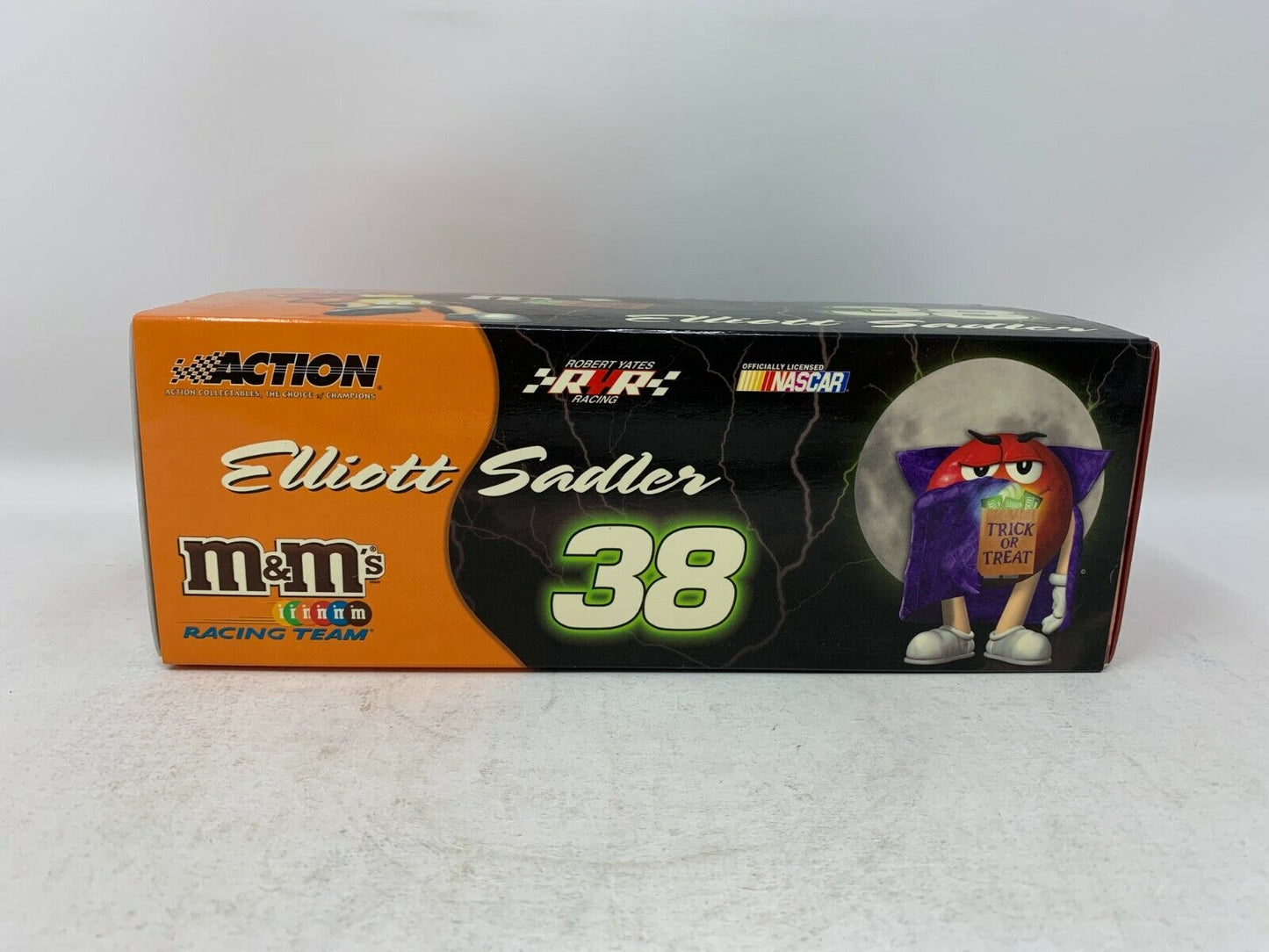 Action Nascar #38 M&M's Elliott Sadler Halloween 2004 Ford Taurus 1:24 Diecast