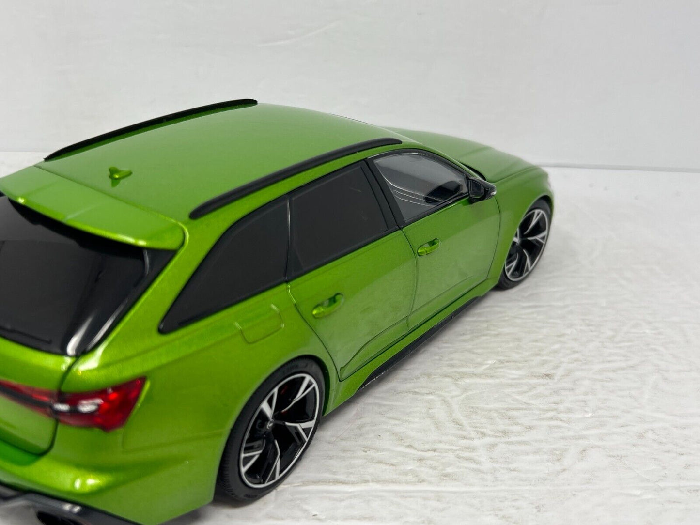 Kiloworks 2020 Audi RS6 Avant C8 Special Edition Java Green 1:18 Diecast