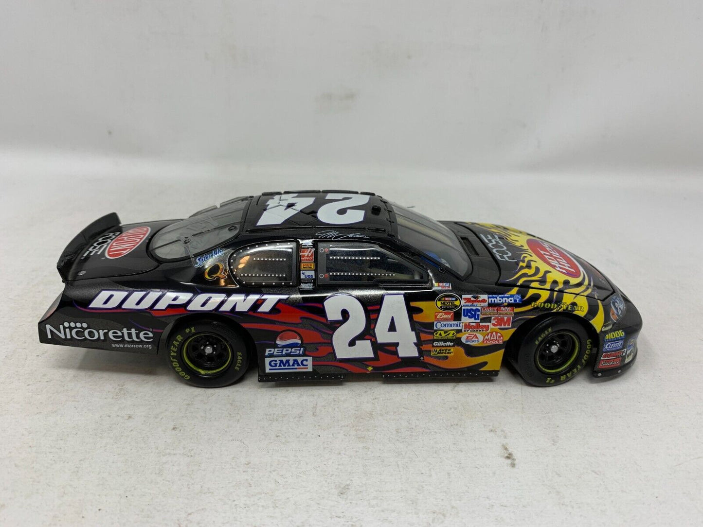 Action Nascar #24 Jeff Gordon Dupont Foose Design Chevy 1:24 Diecast