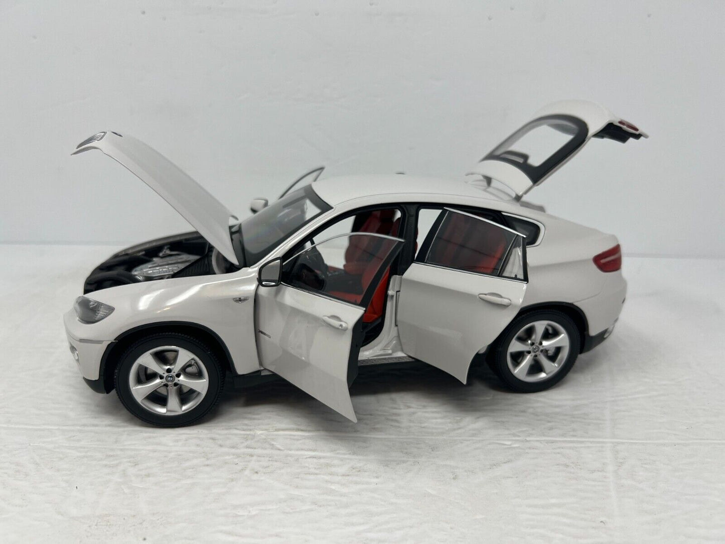 Kyosho BMW X6 xDrive50i 1:18 Diecast *Damaged and Customized*