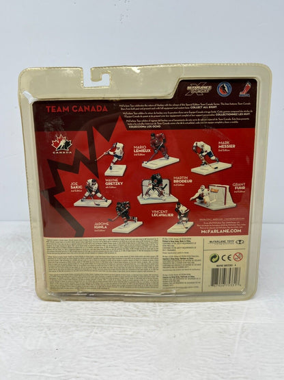 McFarlane NHL Wayne Gretzky White Jersey 1987 Team Canada Figure