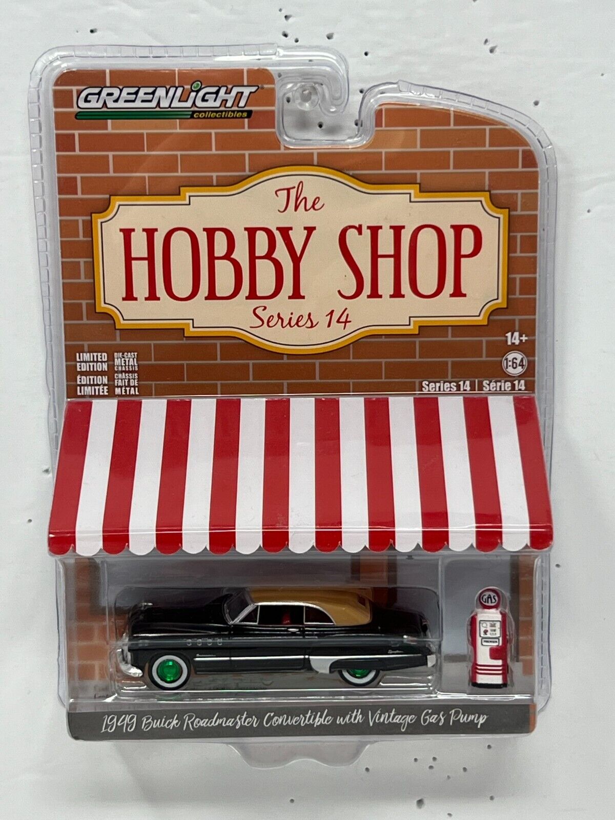 Greenlight Hobby Shop 1949 Buick with Gas Pump GREEN MACHINE 1:64 Diecast