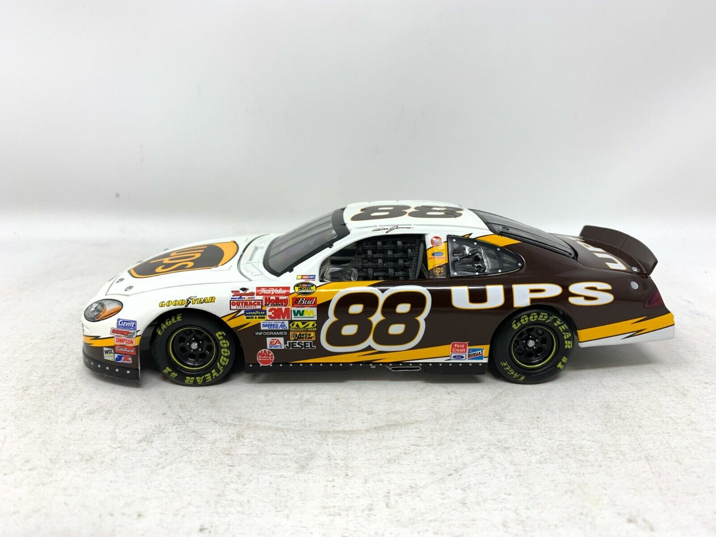 Action Nascar #88 Dale Jarrett UPS NEXTEL 2004 Ford Taurus 1:24 Diecast