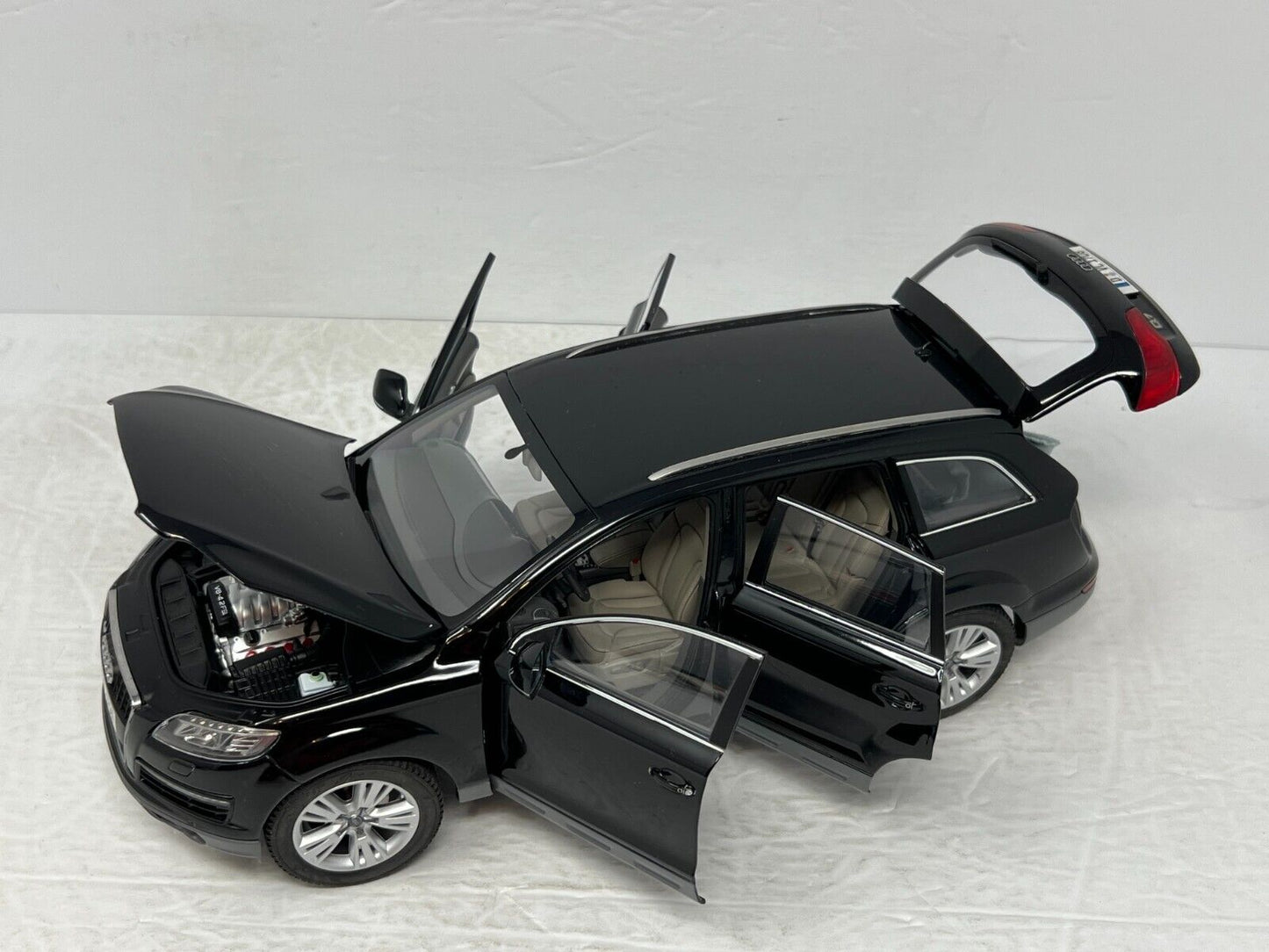 Kyosho Audi Q7 Facelift Night Black 1:18 Diecast
