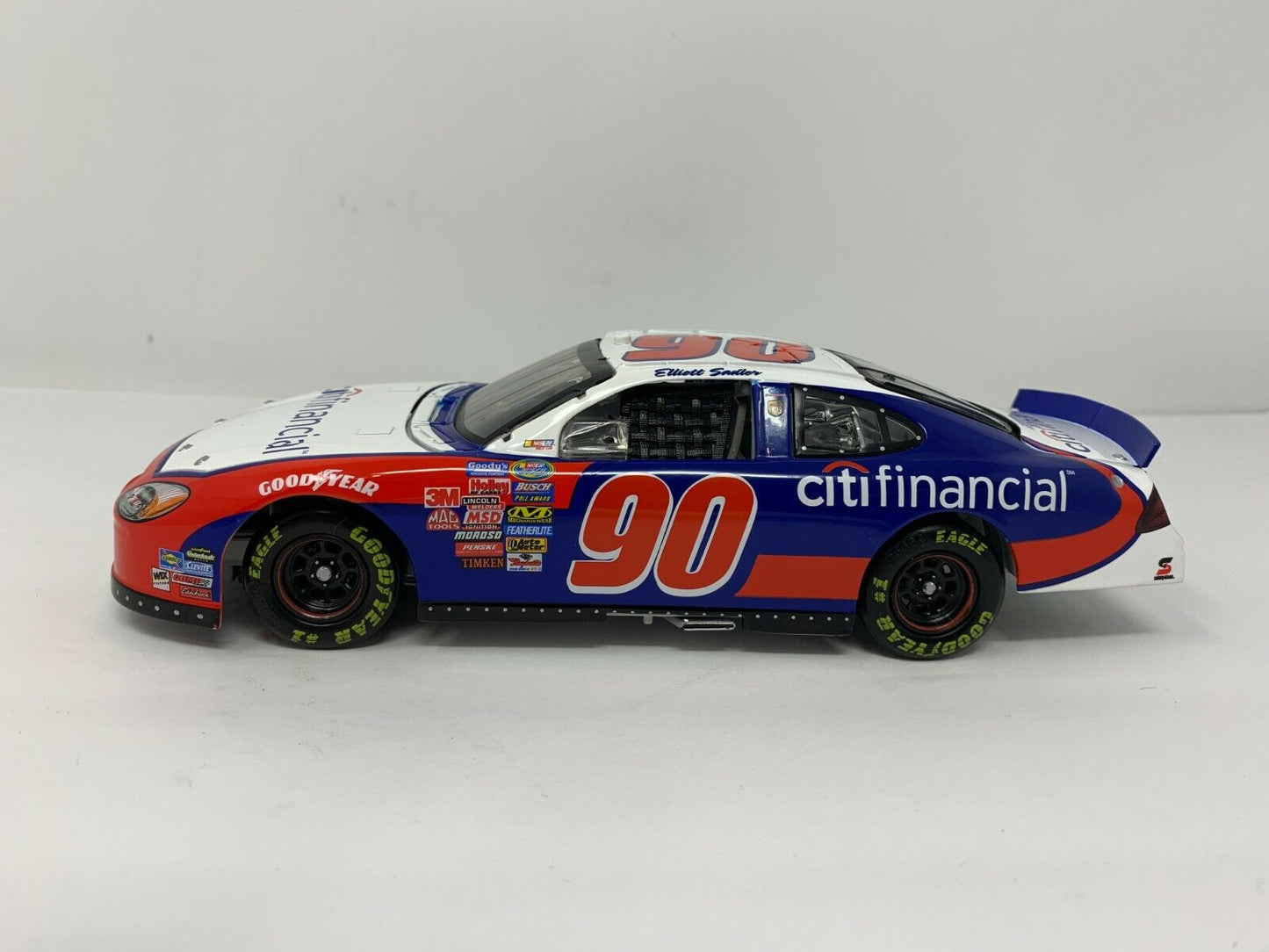 Action Nascar #90 Elliott Sadler CitiFinancial 2005 Ford Taurus 1:24 Diecast