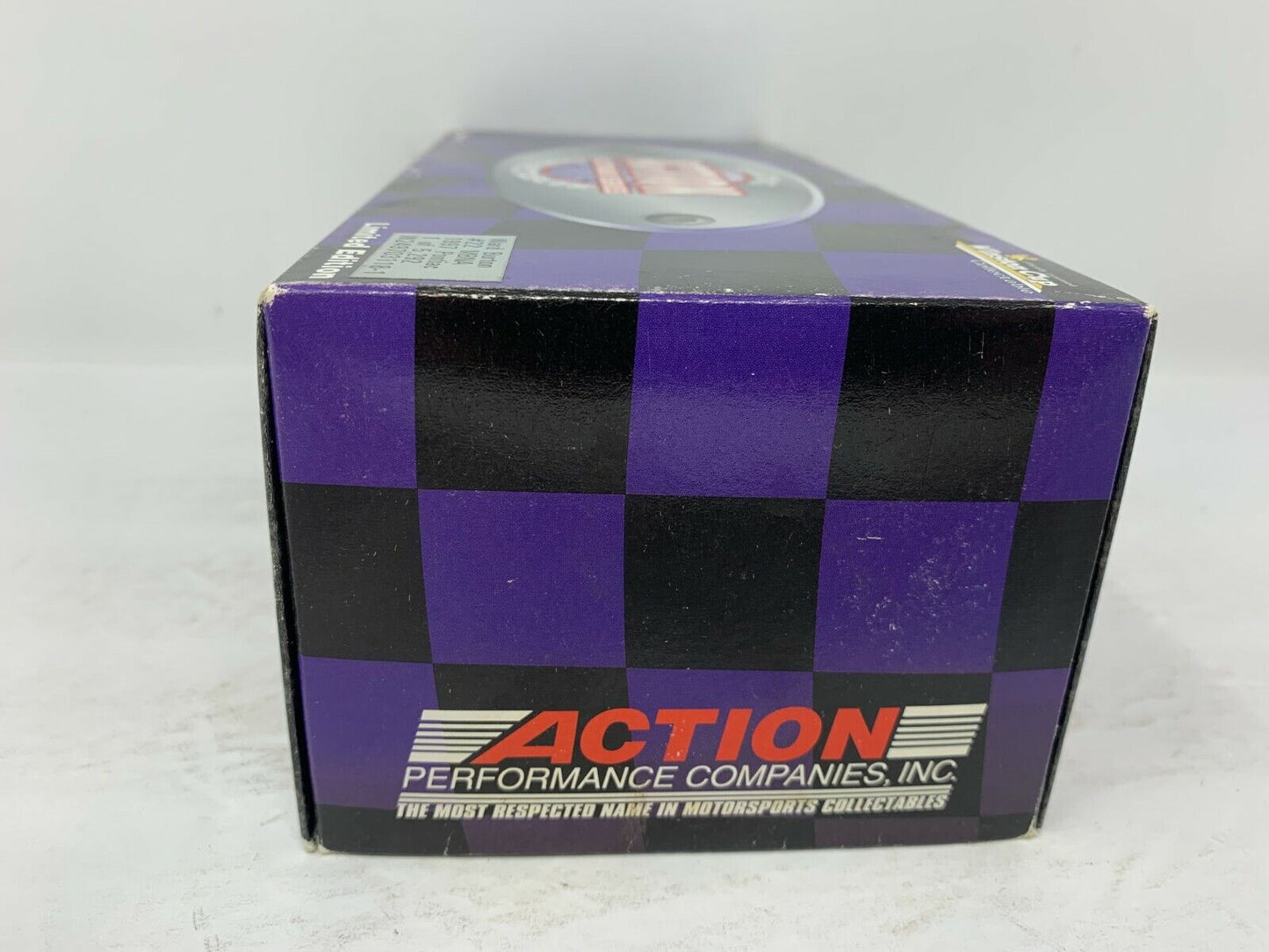 Action Nascar Ward Burton #22 MBNA 1997 Pontiac Grand Prix 1:24 Diecast