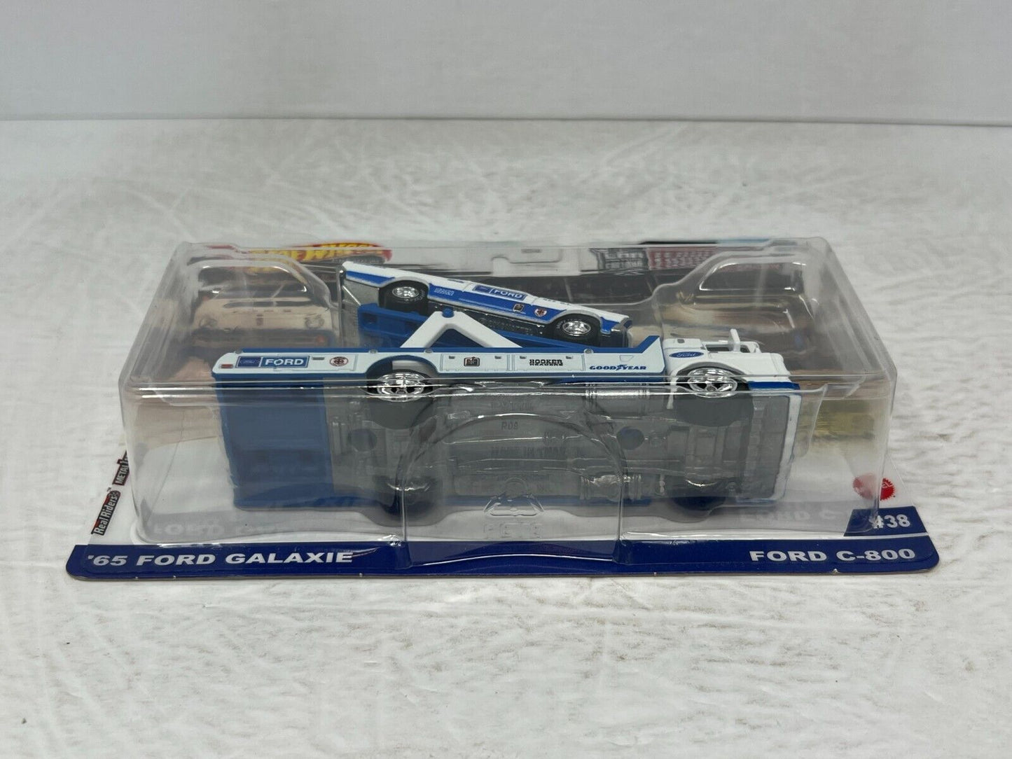 Hot Wheels Premium '65 Ford Galaxie & Ford C-800 #38 Team Transport 164 Diecast