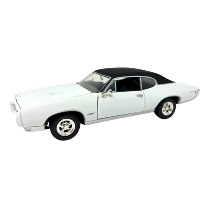 Johnny Lightning 1968 Pontiac GTO 1:24 Diecast