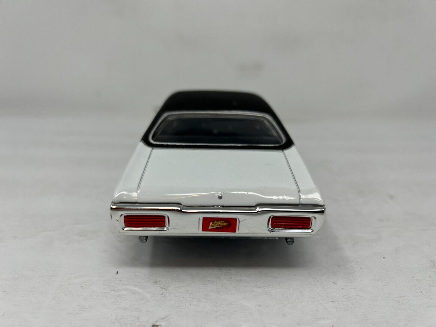 Johnny Lightning 1968 Pontiac GTO 1:24 Diecast