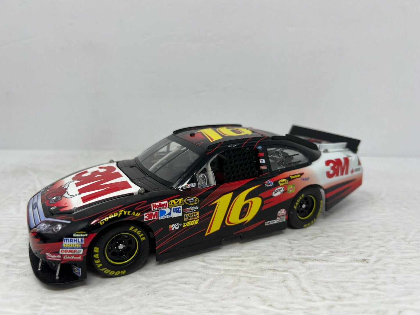 Action Nascar #16 Greg Biffle 3M Pit Bulls 2010 Ford Fusion 1:24 Diecast