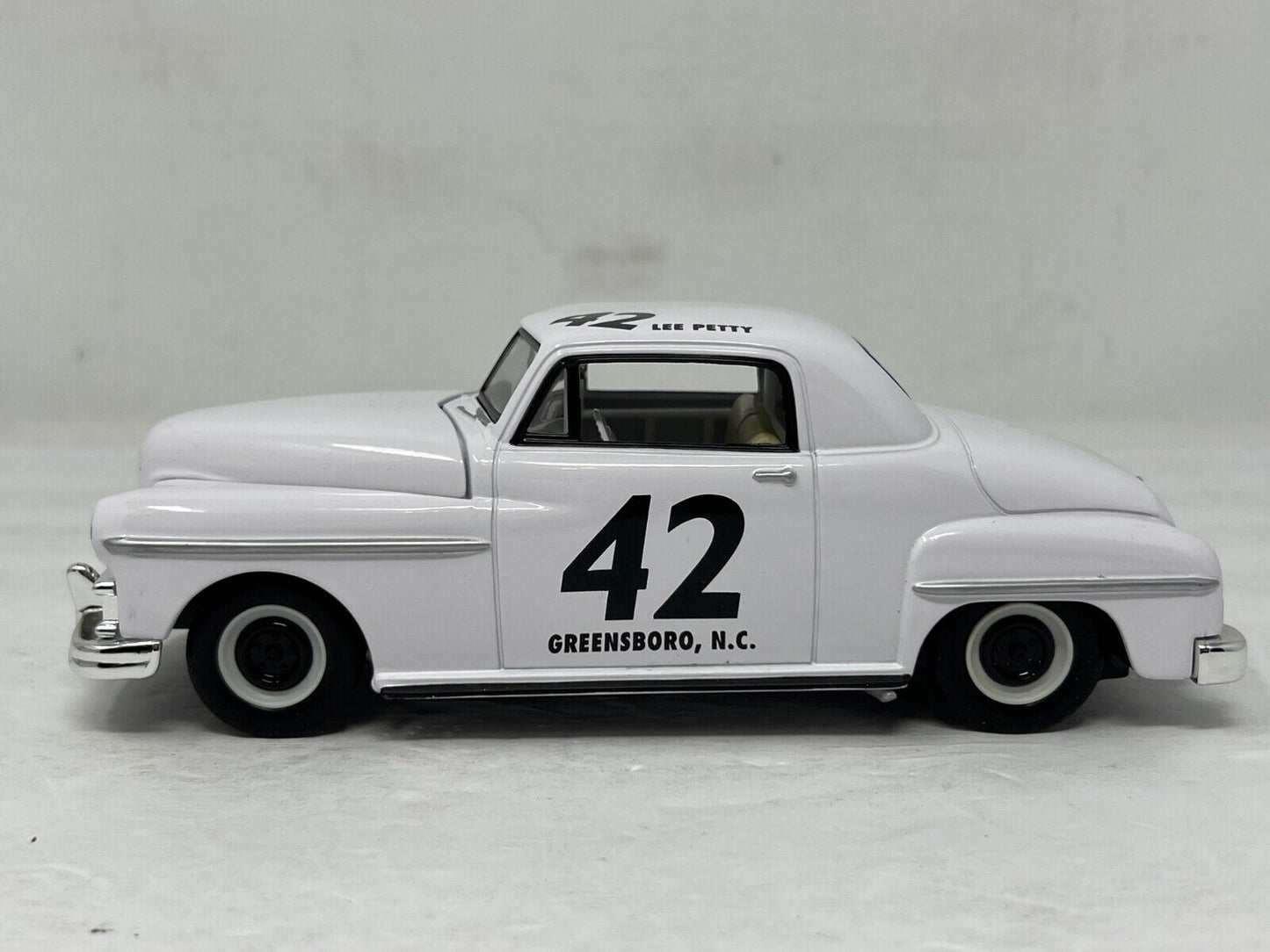 Racing Champions #42 Lee Petty 1949 Plymouth Deluxe 1:24 Diecast