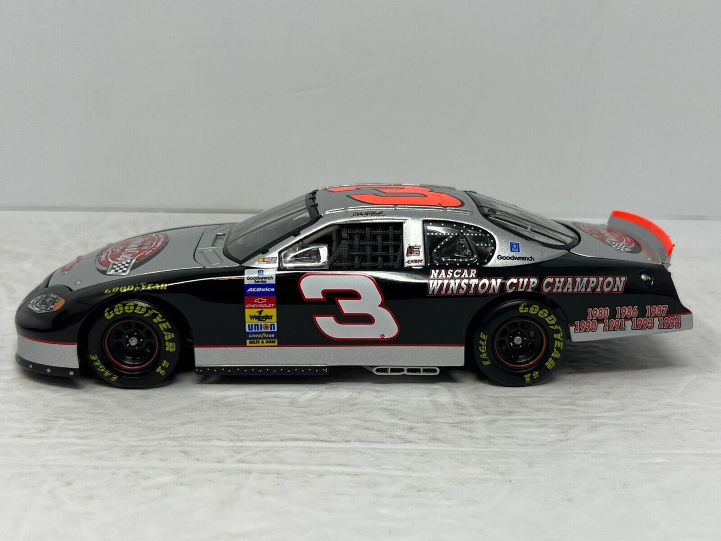 Action Nascar Dale Earnhardt Sr. Victory Lap 7x Champion GM Dealers 1:24 Diecast