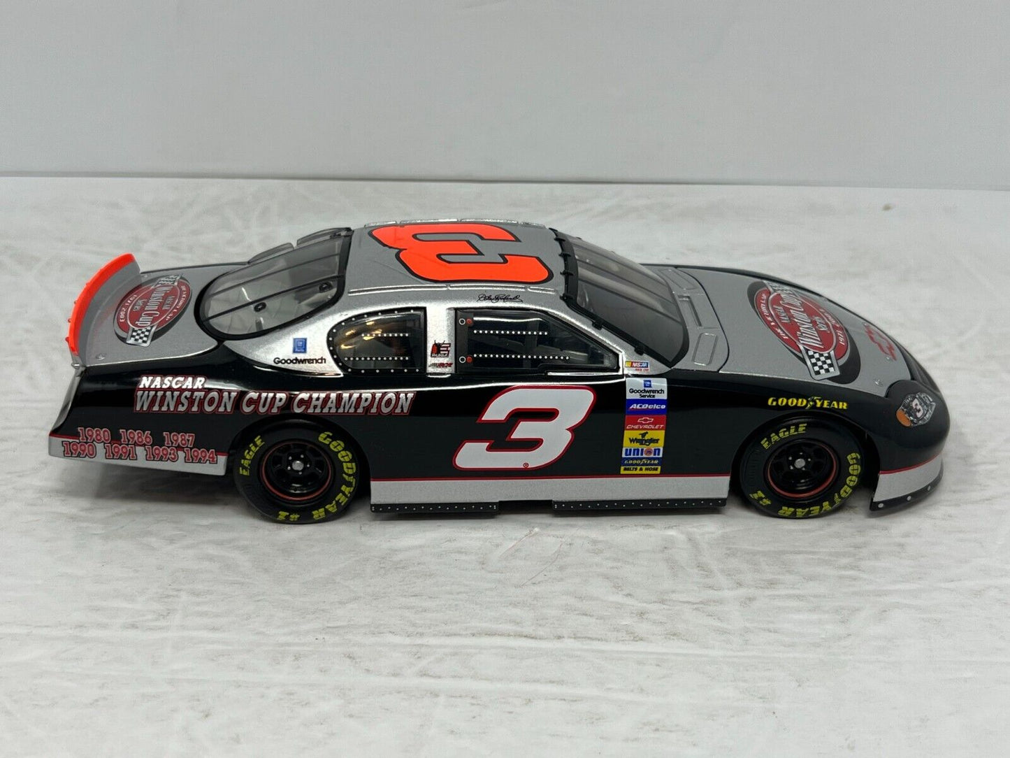 Action Nascar Dale Earnhardt Sr. Victory Lap 7x Champion GM Dealers 1:24 Diecast