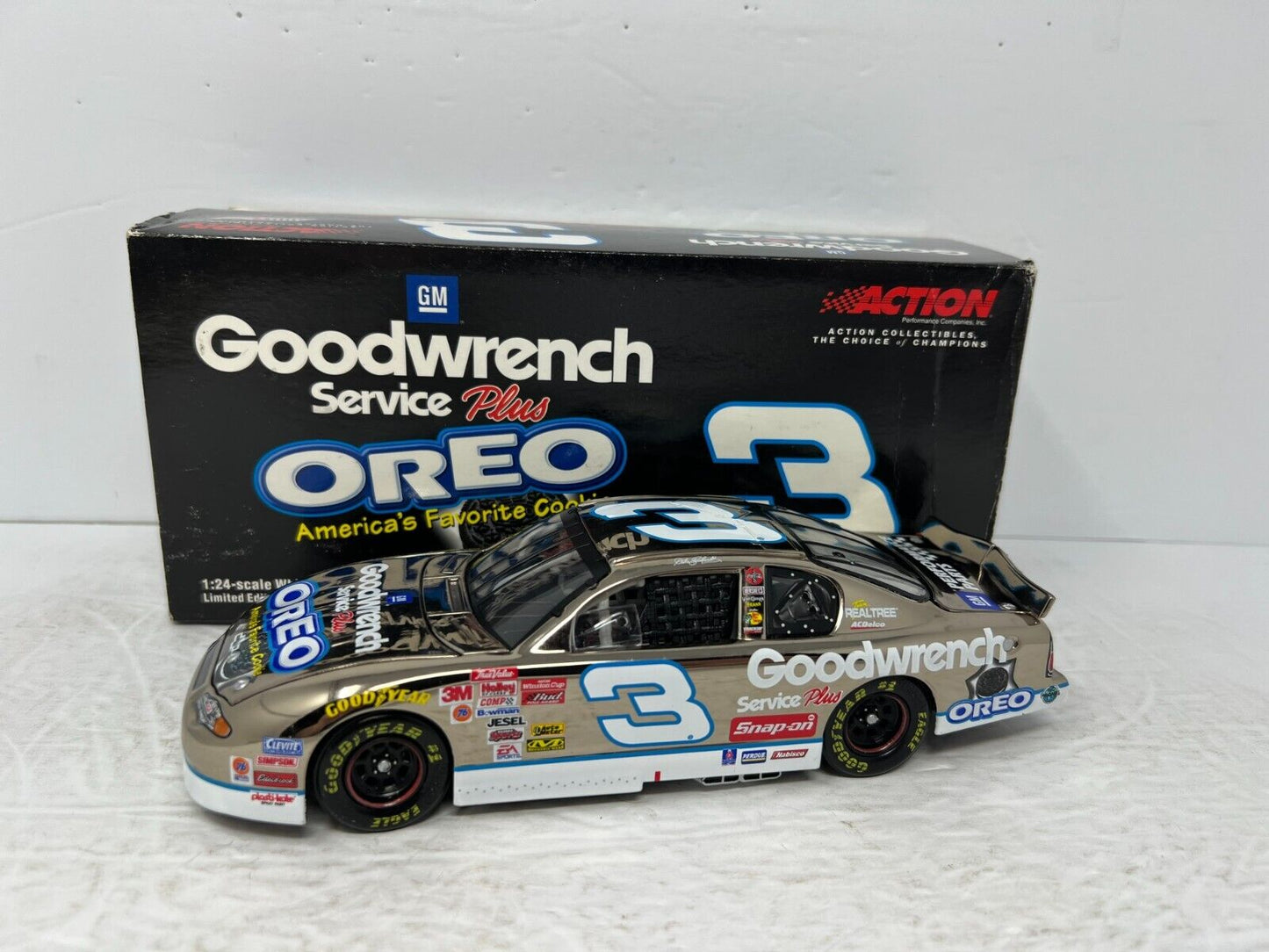 Action Nascar #3 Dale Earnhardt Sr. Oreo Goodwrench GM Dealers 2001 1:24 Diecast