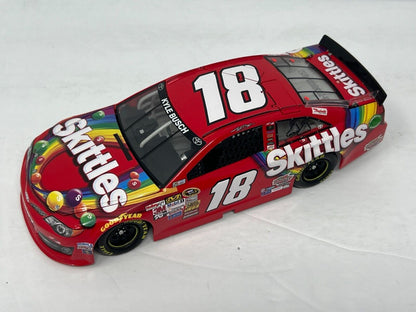 Lionel Nascar #18 Kyle Busch Skittles 2014 Toyota Camry 1:24 Diecast