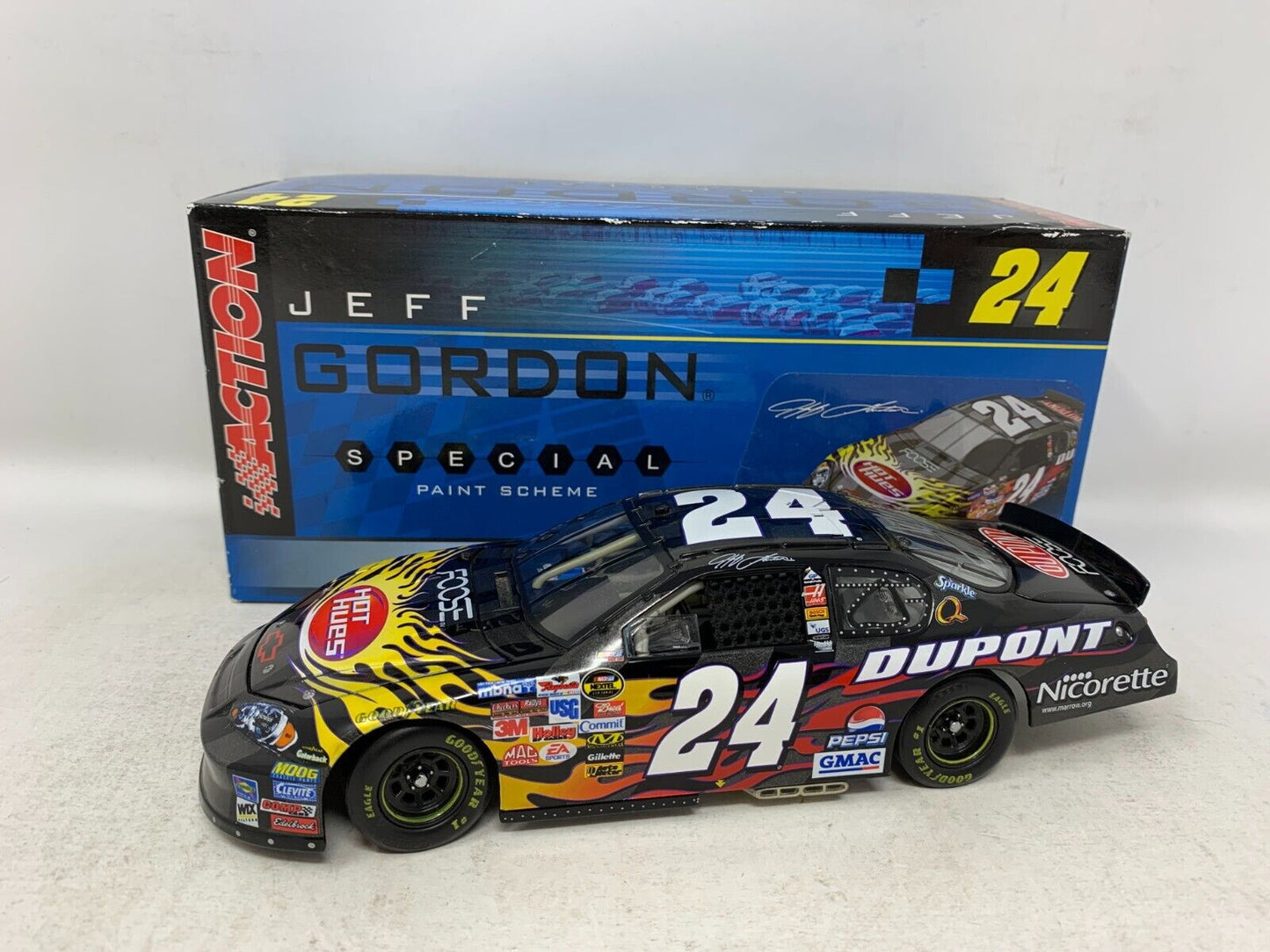 Action Nascar #24 Jeff Gordon Dupont Foose Design Chevy 1:24 Diecast