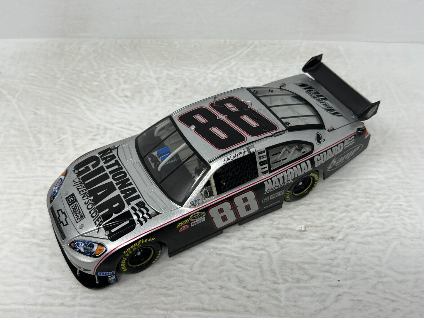 Action Nascar #88 Dale Earnhardt Jr. National Guard 3 Doors Down 1:24 Diecast