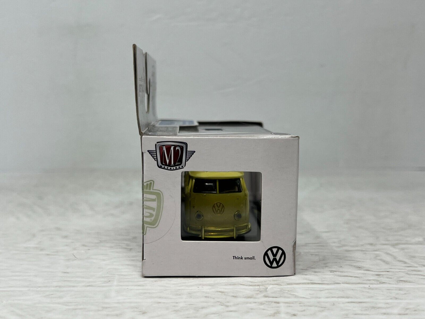 M2 Machines Auto-Thentics 1960 VW Double Cab Truck USA Model CHASE 1:64 Diecast