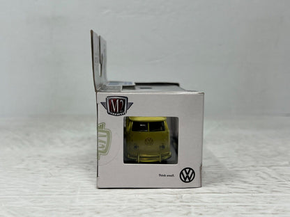 M2 Machines Auto-Thentics 1960 VW Double Cab Truck USA Model CHASE 1:64 Diecast