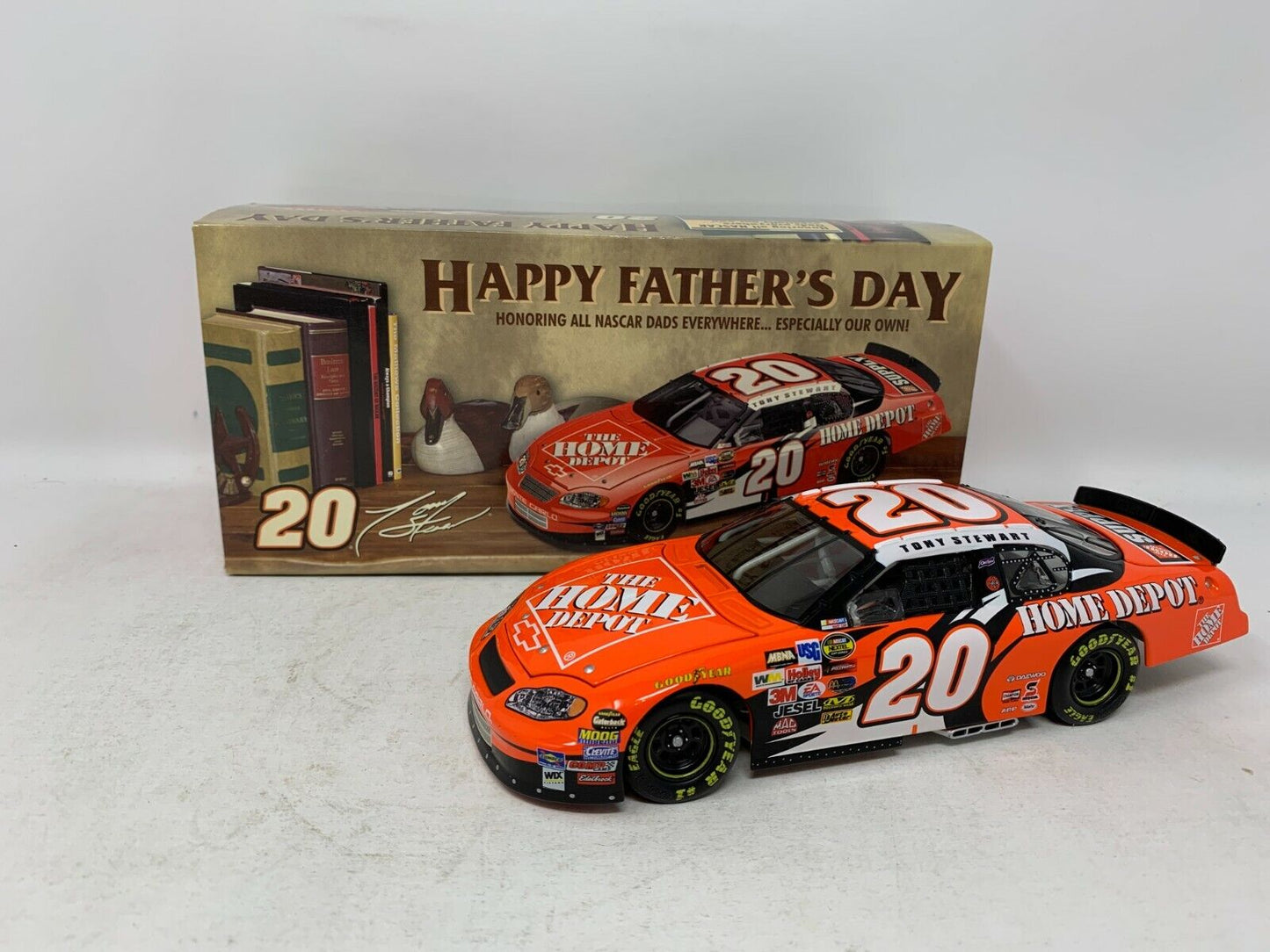 Action Nascar #20 Tony Stewart Home Depot Happy Father's Day 1:24 Diecast