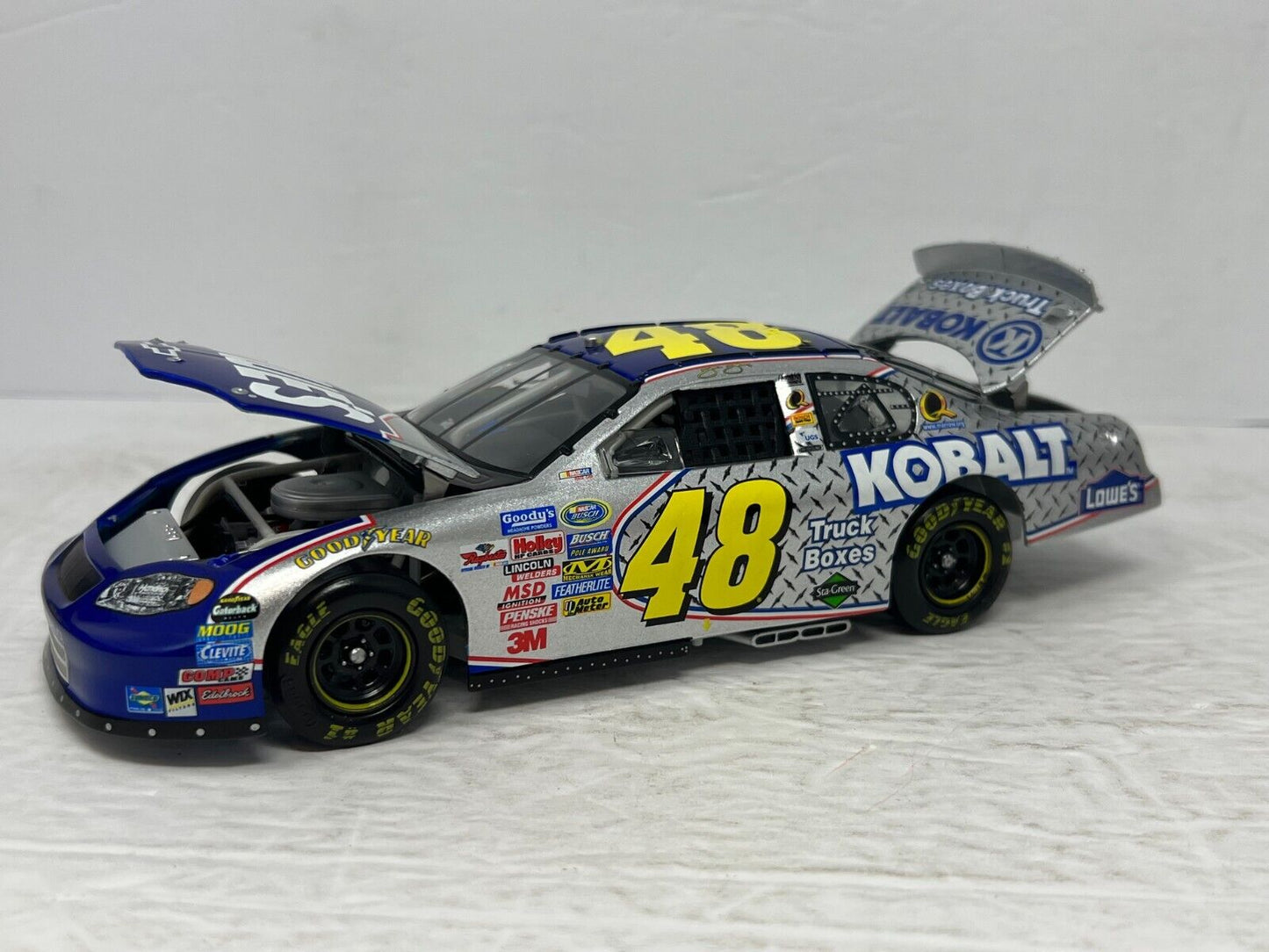 Action Nascar #48 Jimmie Johnson Lowe's Kobalt Truck Box 2005 Chevy 1:24 Diecast