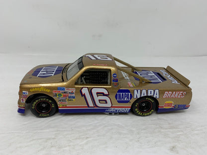 Action Nascar #16 Ron Hornaday Napa Gold 1997 Chevy Race Track BANK 1:24 Diecast