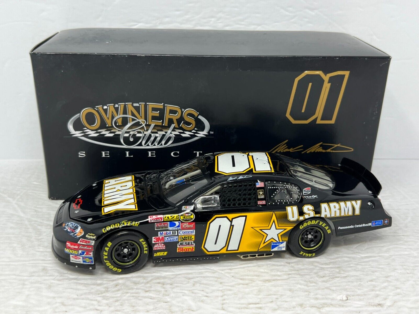 Action Nascar RCCA #1 Mark Martin Army 2007 Chevy Monte Carlo SS 1:24 Diecast