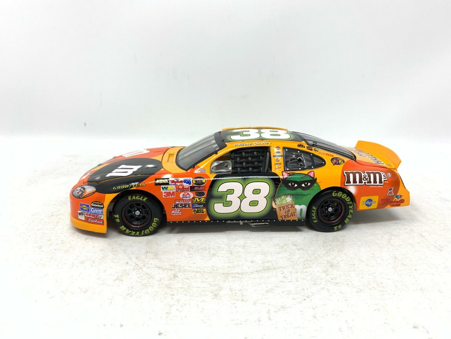 Action Nascar #38 M&M's Elliott Sadler Halloween 2004 Ford Taurus 1:24 Diecast