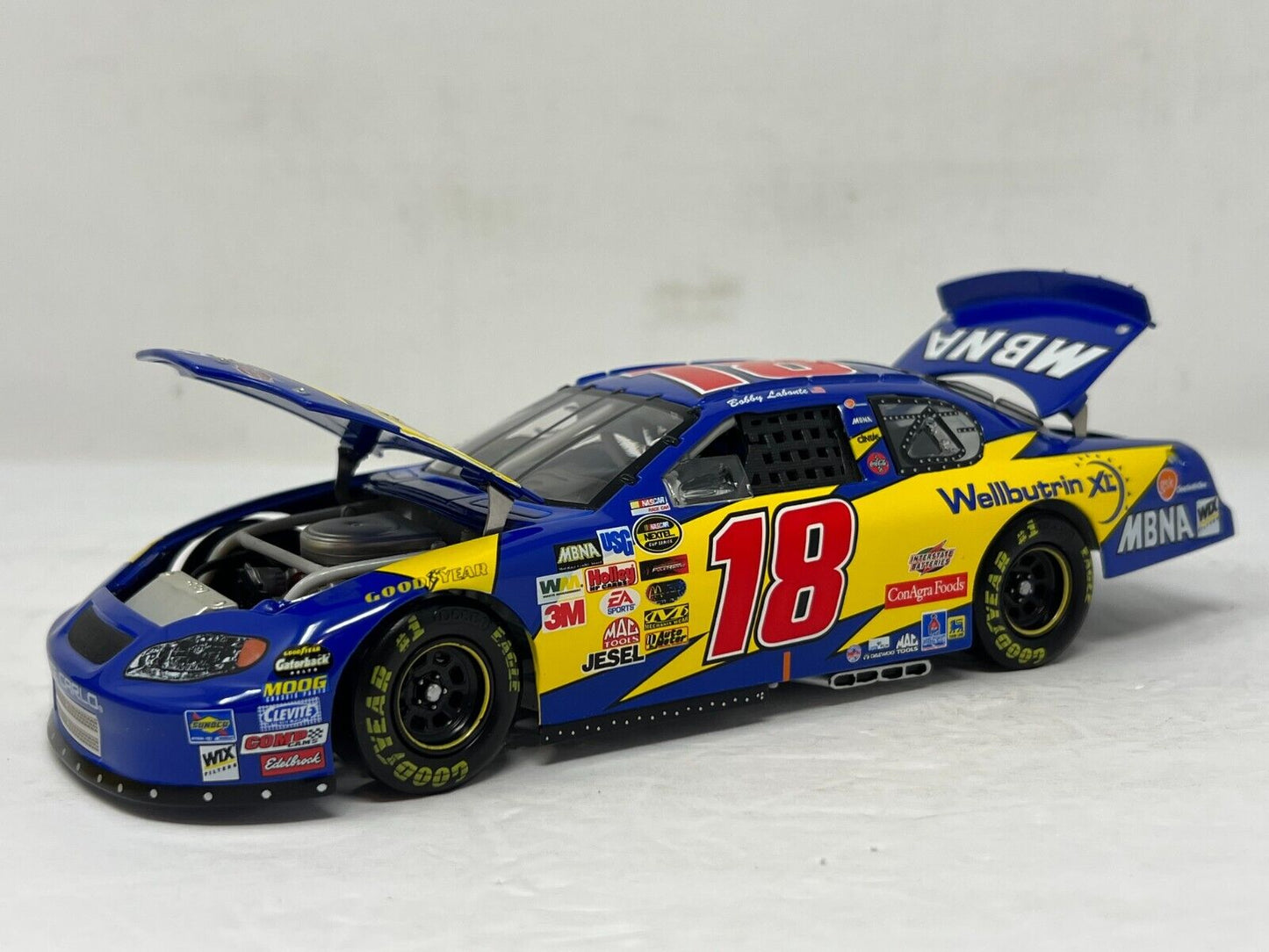 Action Nascar #18 Bobby Labonte 2004 Chevy Monte Carlo 1:24 Diecast