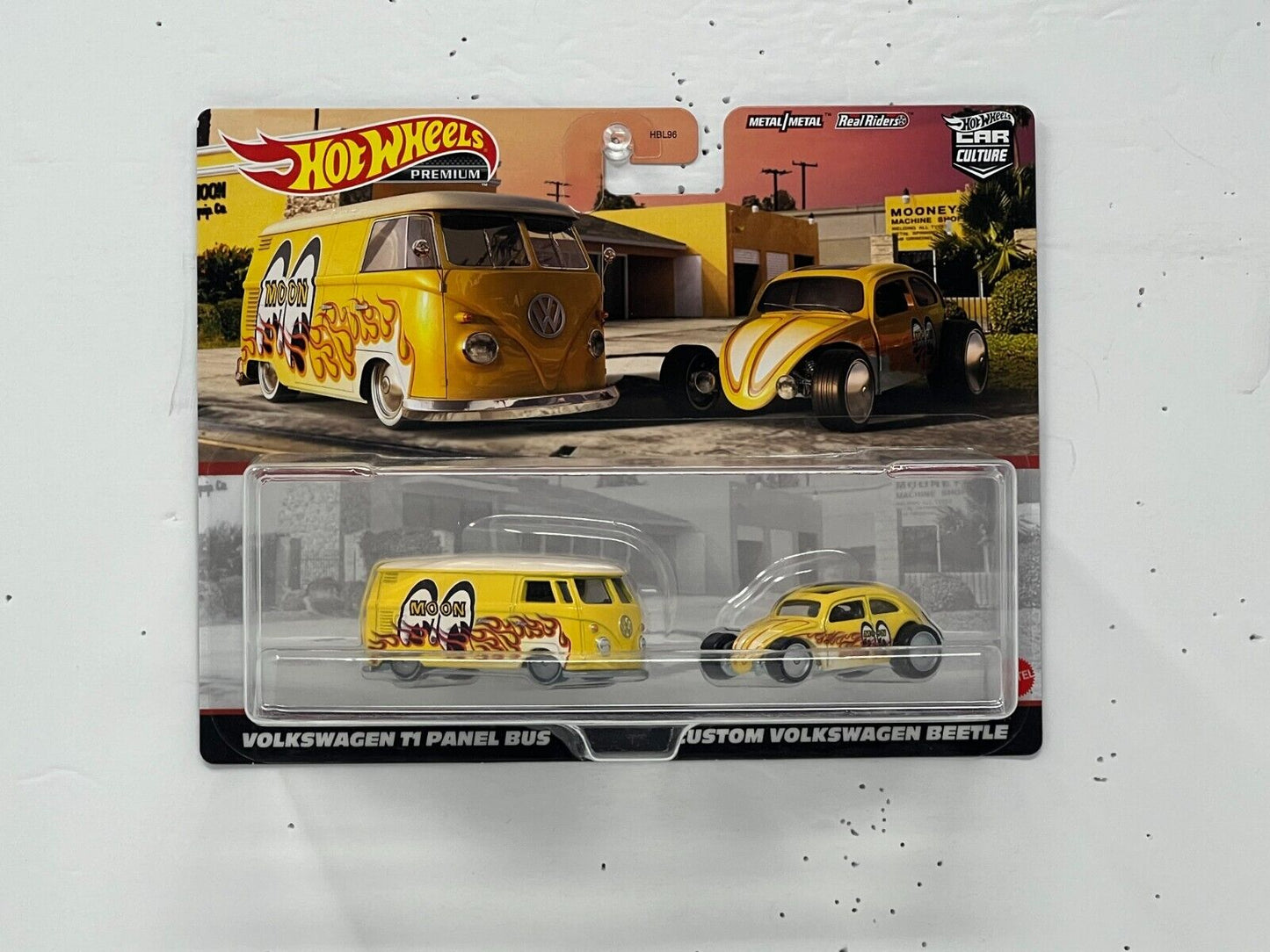 Hot Wheels Premium Volkswagen T1 Panel Bus Custom Volkswagen Beetle 1:64 Diecast