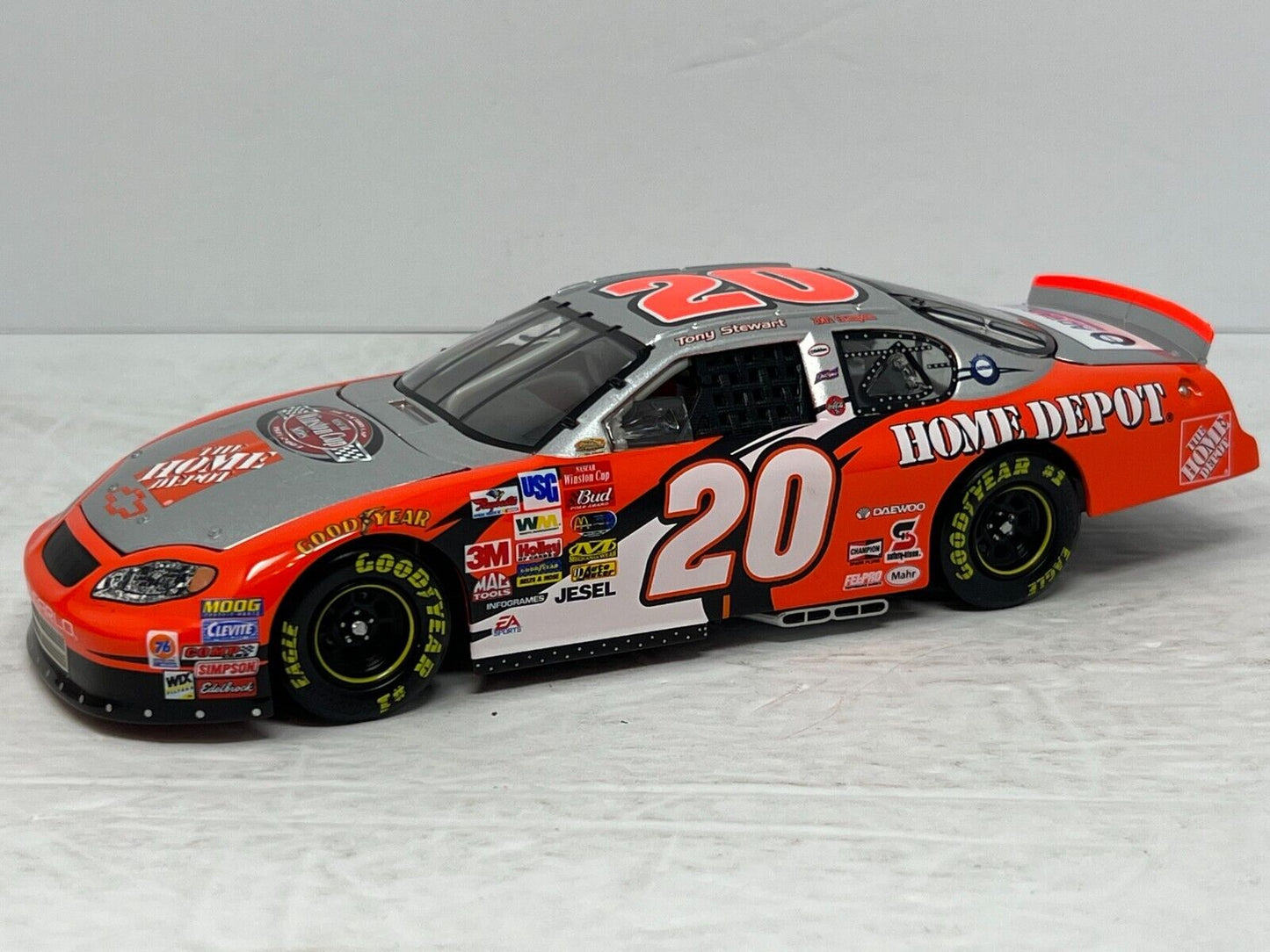 Action Nascar #20 Tony Stewart Home Depot Victory Lap GM Dealers 1:24 Diecast