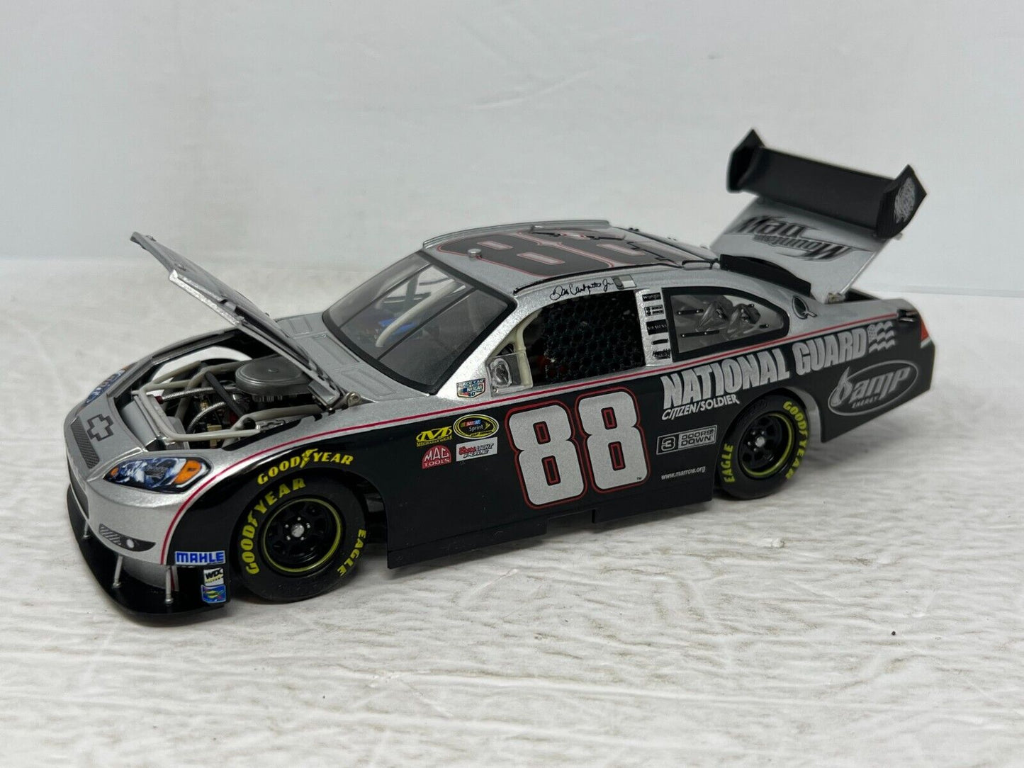 Action Nascar #88 Dale Earnhardt Jr. National Guard 3 Doors Down 1:24 Diecast