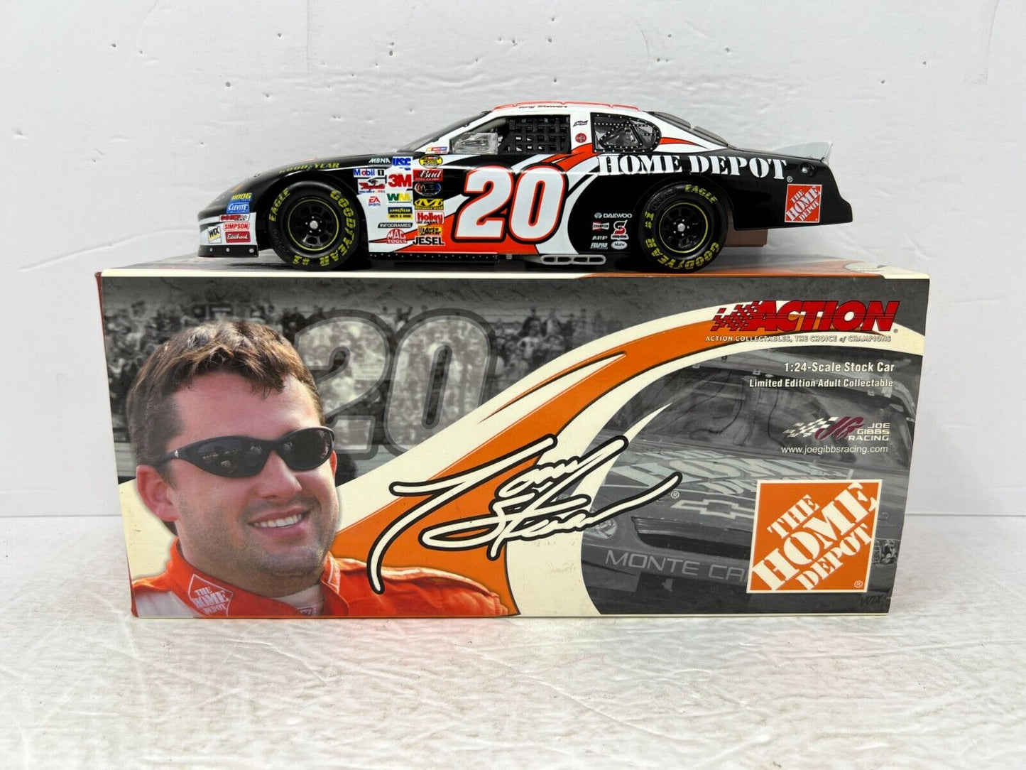 Action Nascar #20 Tony Stewart Home Depot Reverse Paint 2004 Chevy 1:24 Diecast