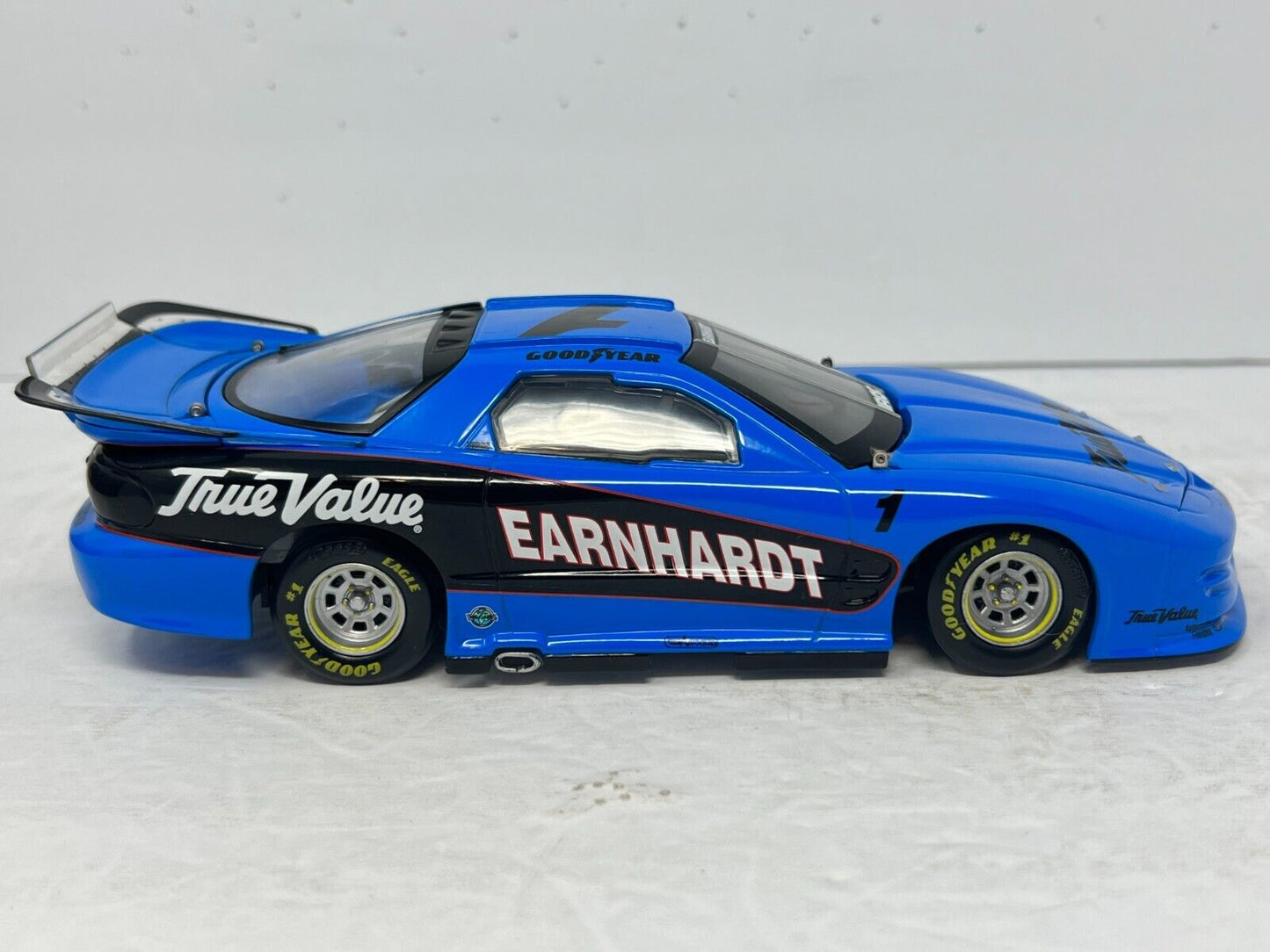 Action Nascar #1 Dale Earnhardt Sr. True Value IROC Firebird Xtreme 1:24 Diecast