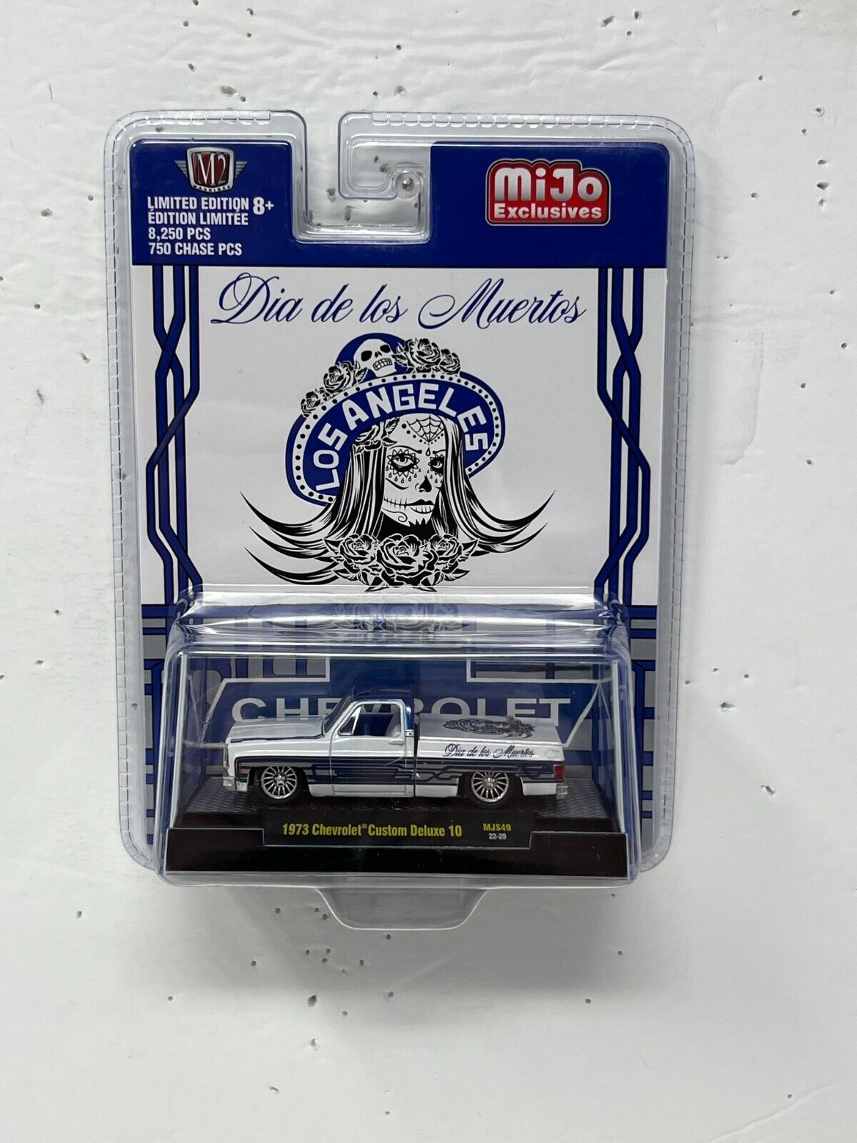 M2 Machines Dia de los Muertos 1973 Chevrolet Custom Deluxe 10 1:64 Diecast