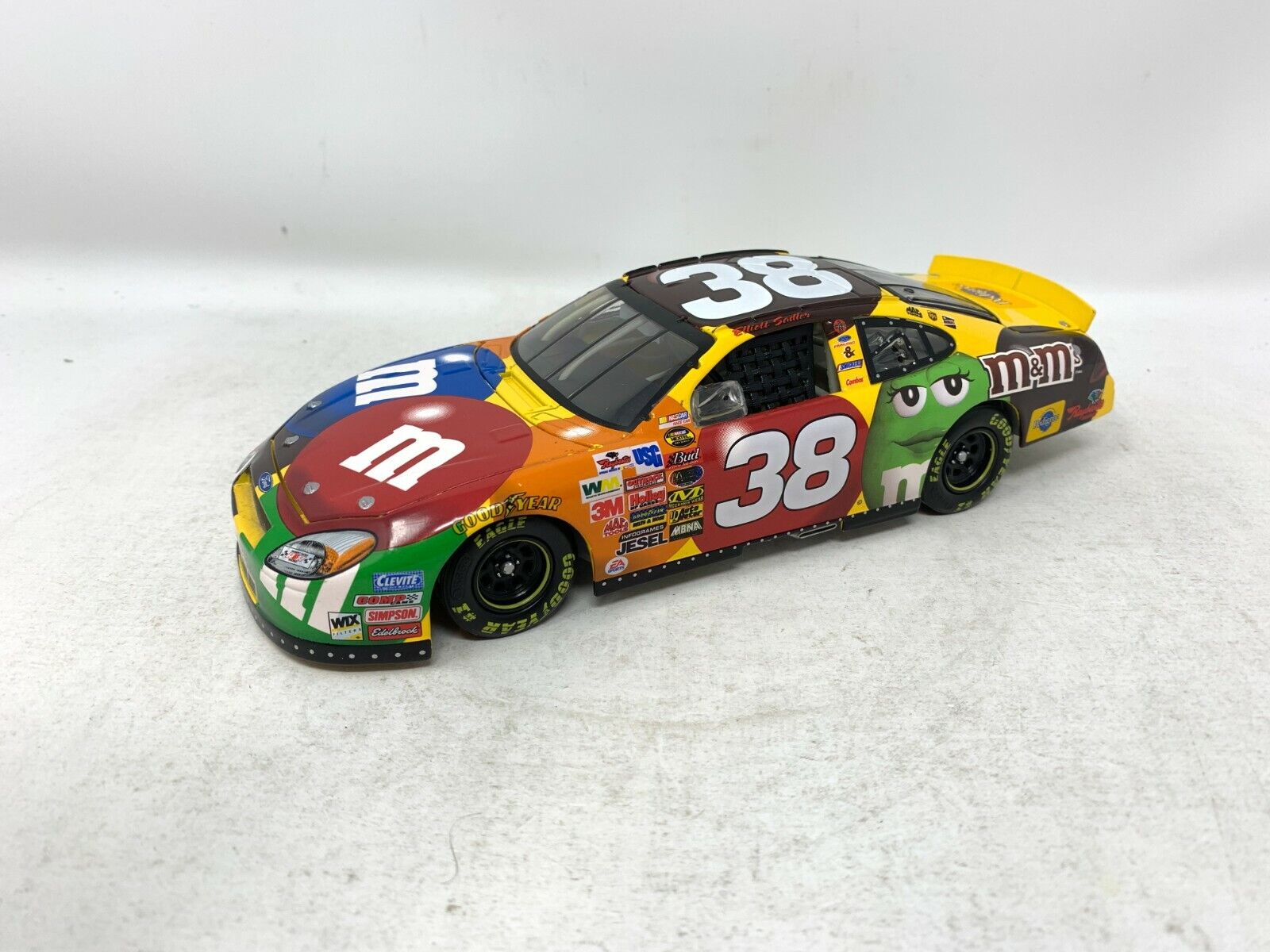 Action Nascar #38 Elliott Sadler M&M's 2004 Ford Taurus 1:24