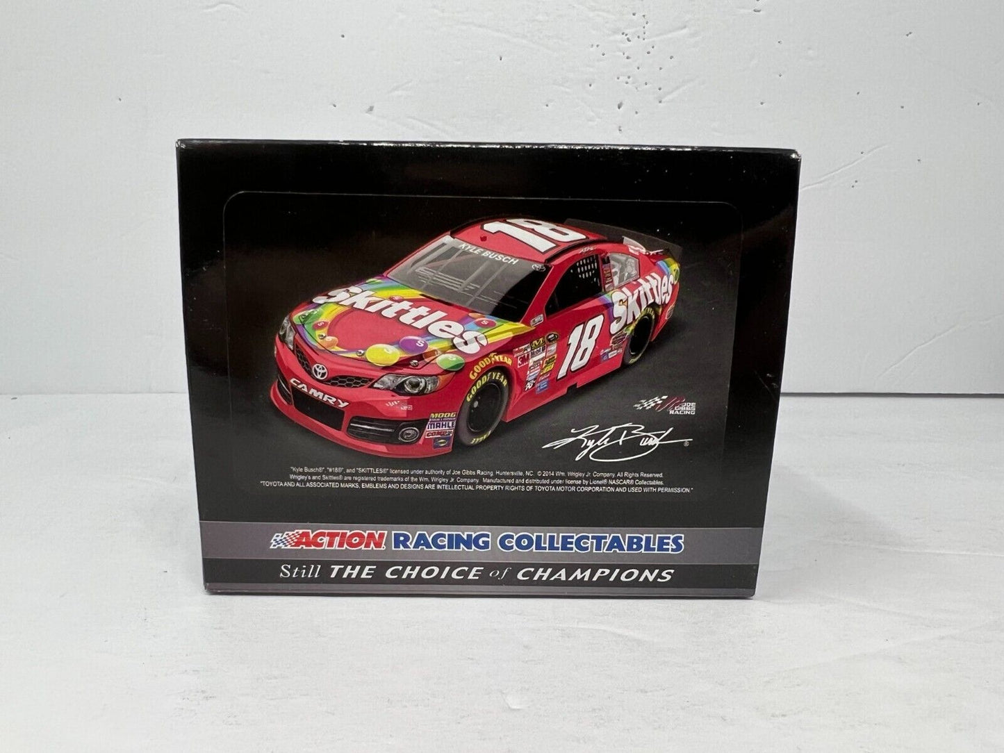 Lionel Nascar #18 Kyle Busch Skittles 2014 Toyota Camry 1:24 Diecast