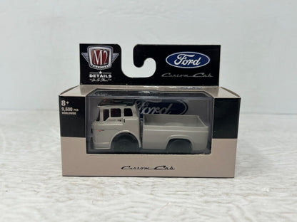 M2 Machines Custom Cab 1970 Ford C-600 1:64 Diecast